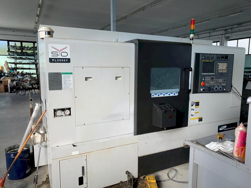 Frontansicht der SMEC PL 2000Y Maschine