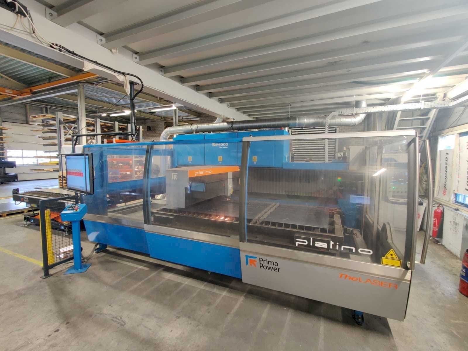 Frontansicht der Prima Industrie Platino 1530 Maschine