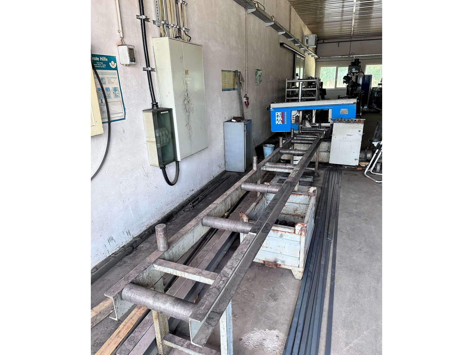 Frontansicht der Pehaka . Maschine