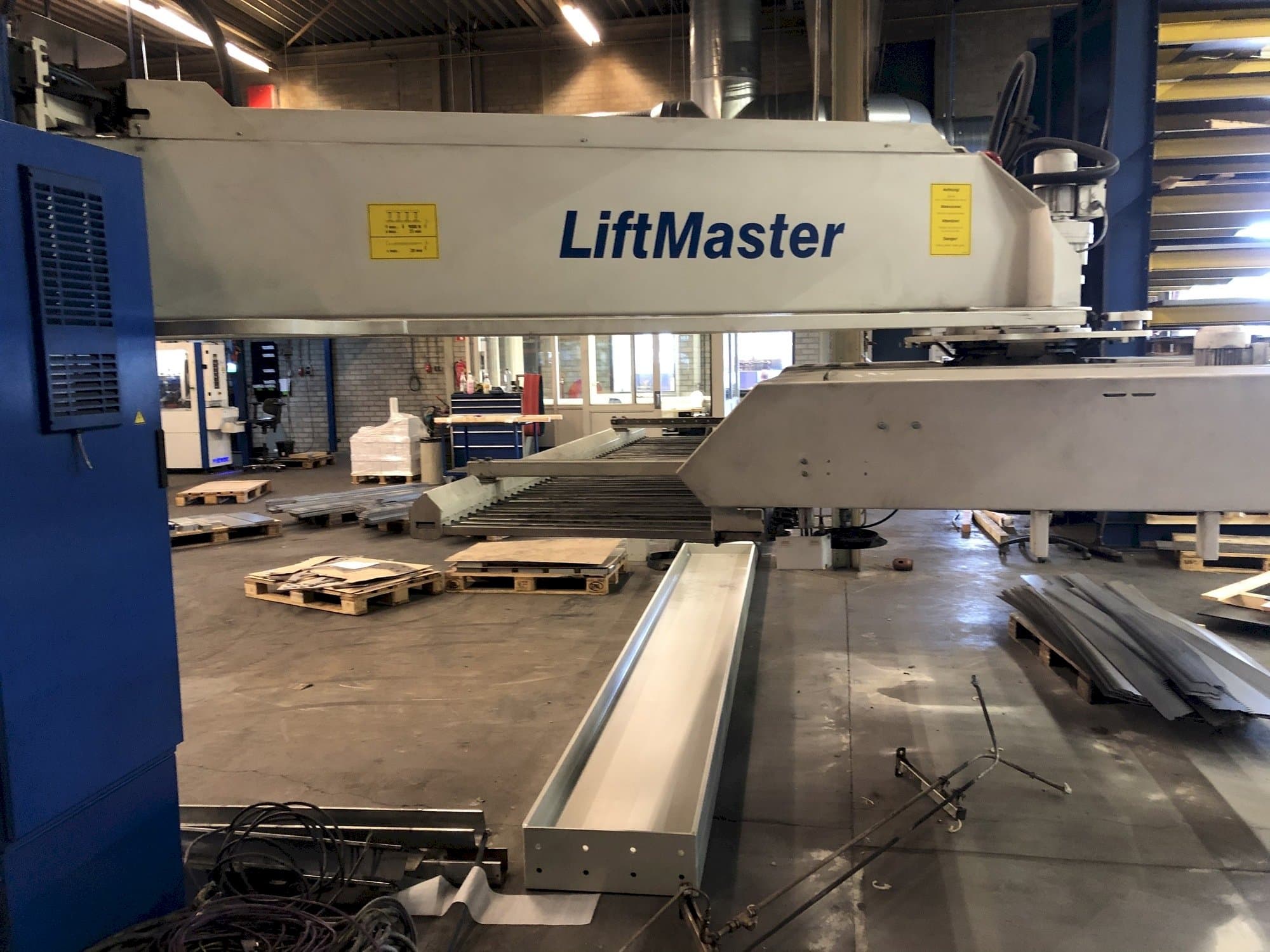 Frontansicht der Trumpf Liftmaster Maschine