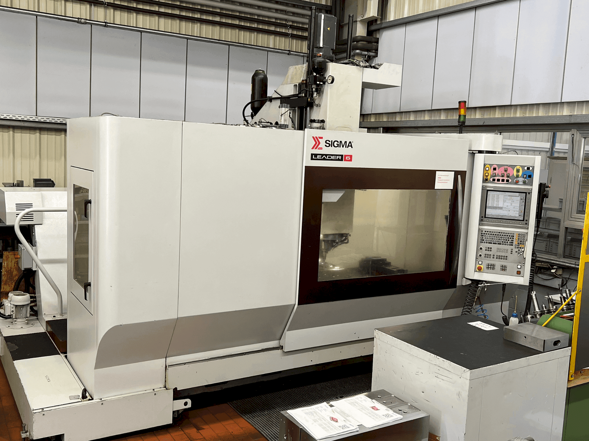 Frontansicht der Sigma Leader 6  Maschine