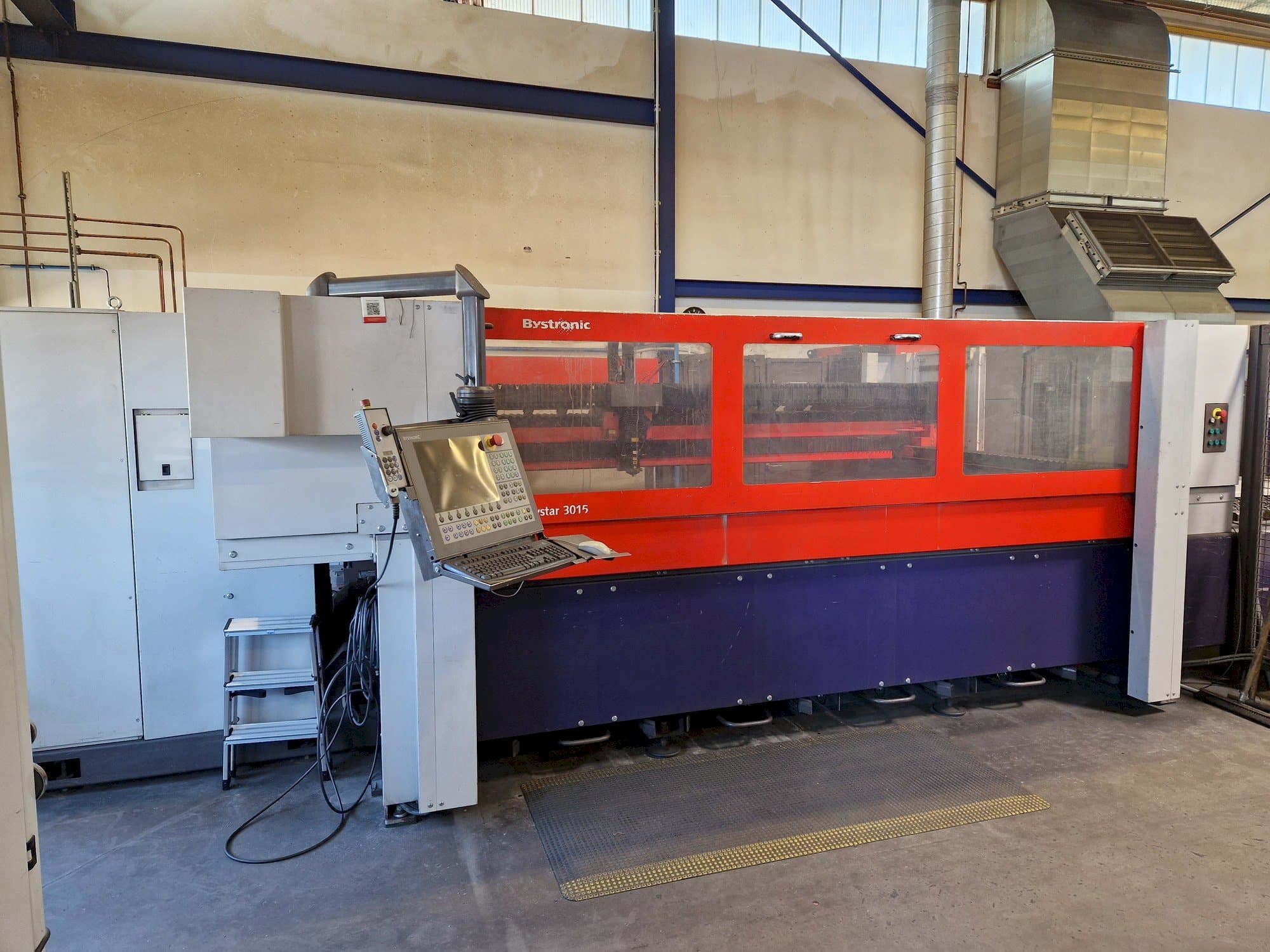 Frontansicht der Bystronic Bystar 3015 Maschine
