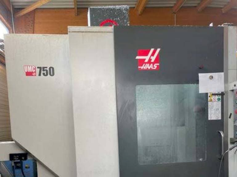Frontansicht der HAAS UMC 750 S Maschine