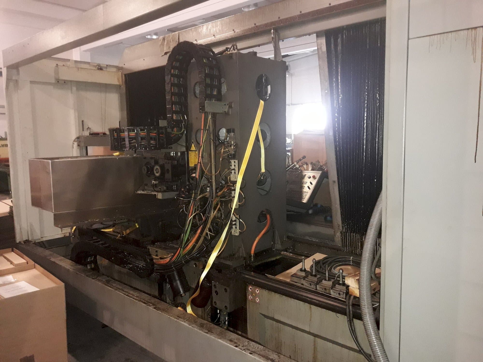 Frontansicht der DMG DMF 220 linear Maschine