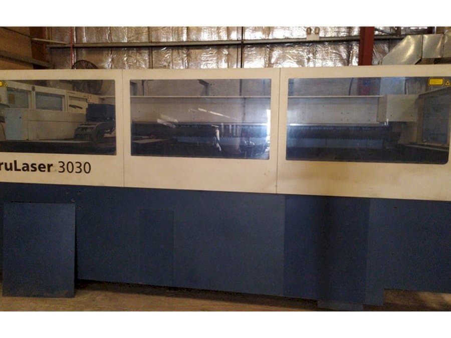 Frontansicht der Trumpf TruLaser 3030 Maschine