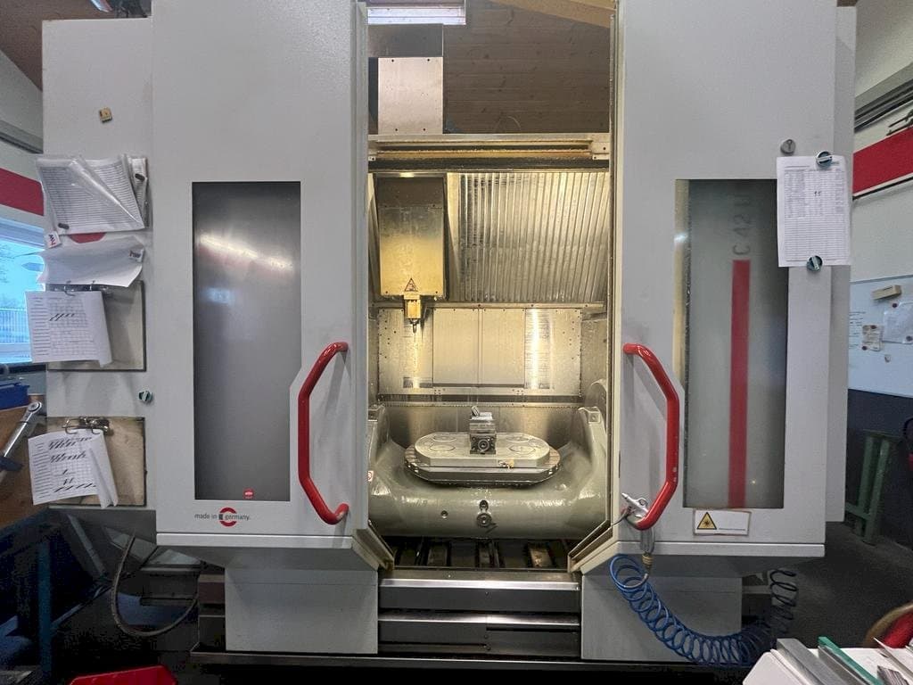 Frontansicht der HERMLE C42 U Maschine