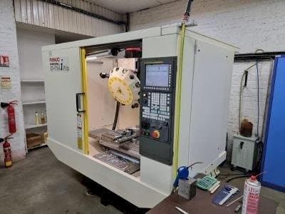 Rechte Seitenansicht der FANUC ROBODRILL α-T14iFib Maschine