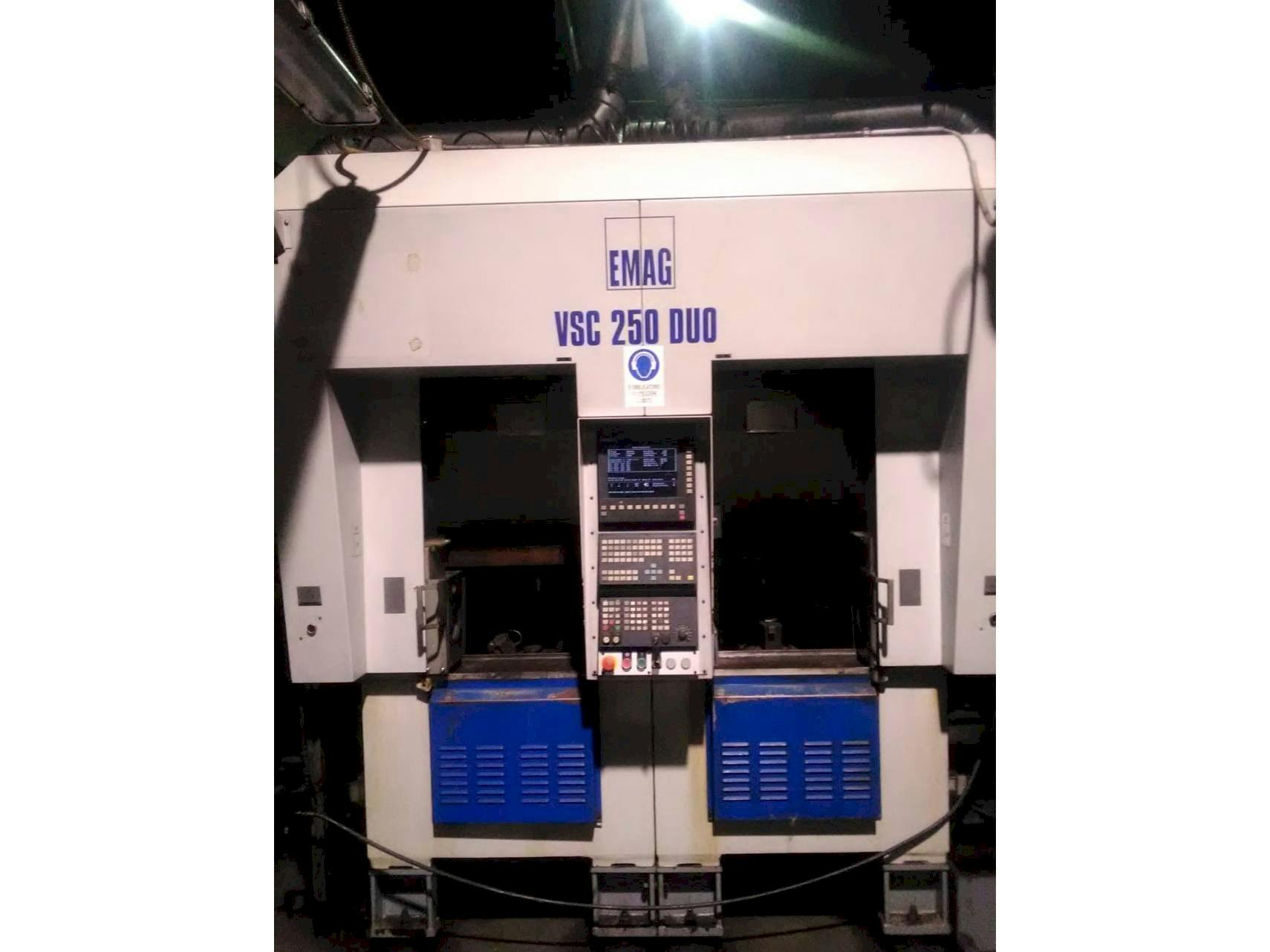 Frontansicht der EMAG VSC 250 Duo  Maschine
