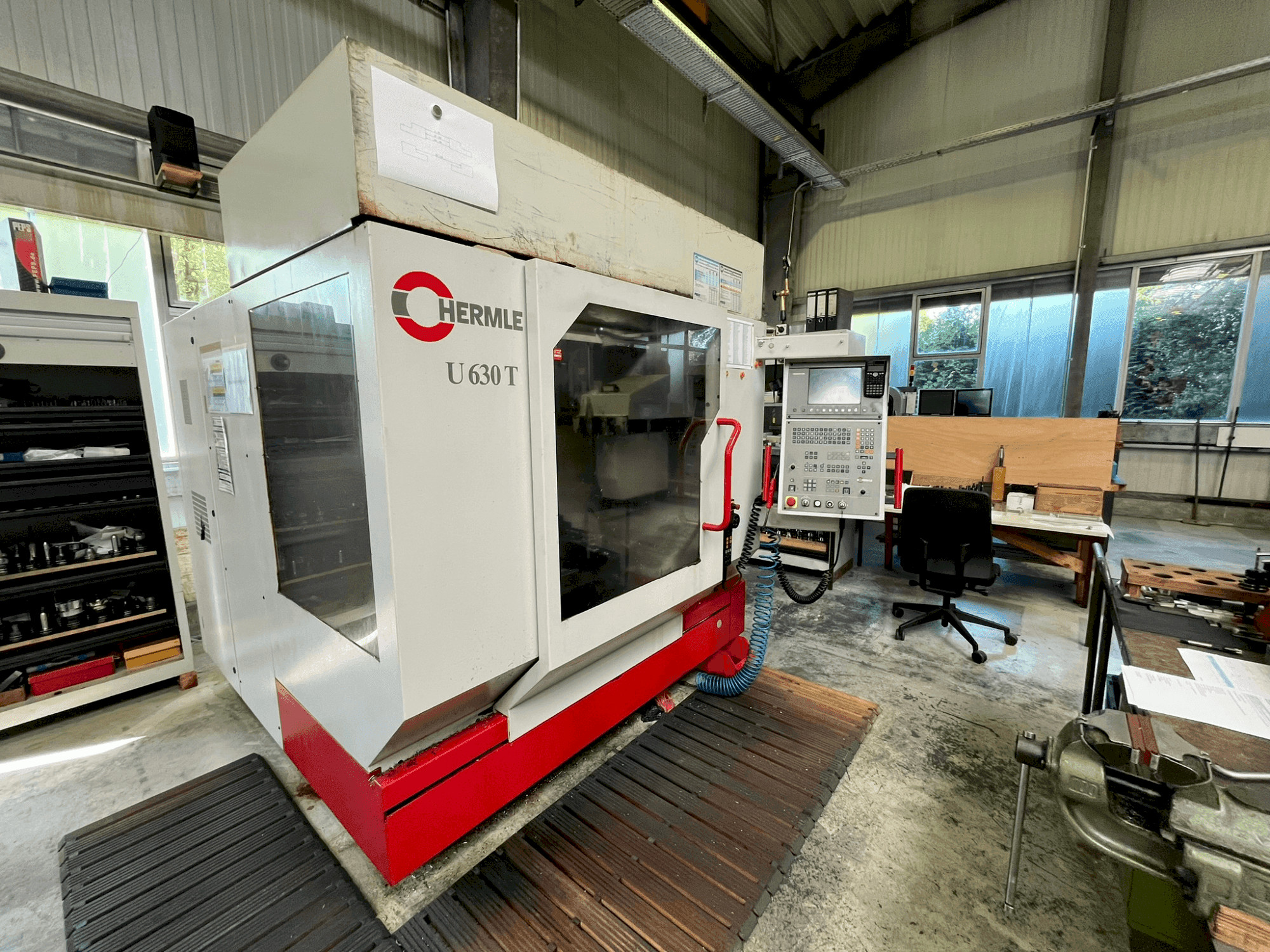 Frontansicht der HERMLE U 630 T Maschine