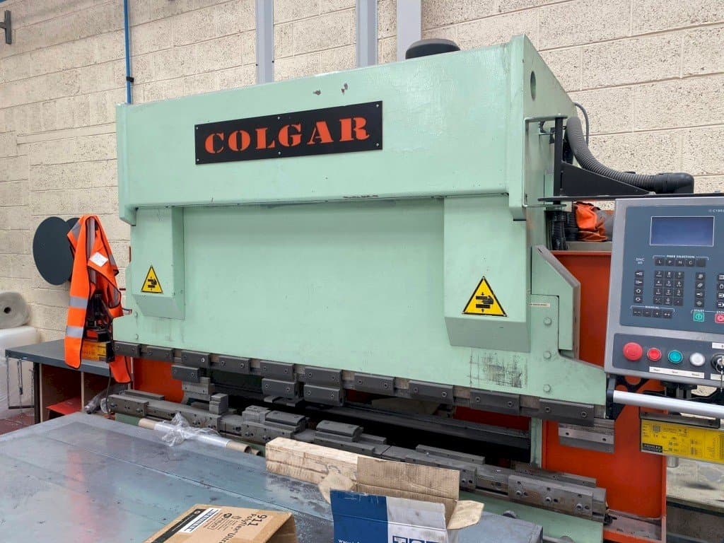 Frontansicht der Colgar PI 316/21 Maschine