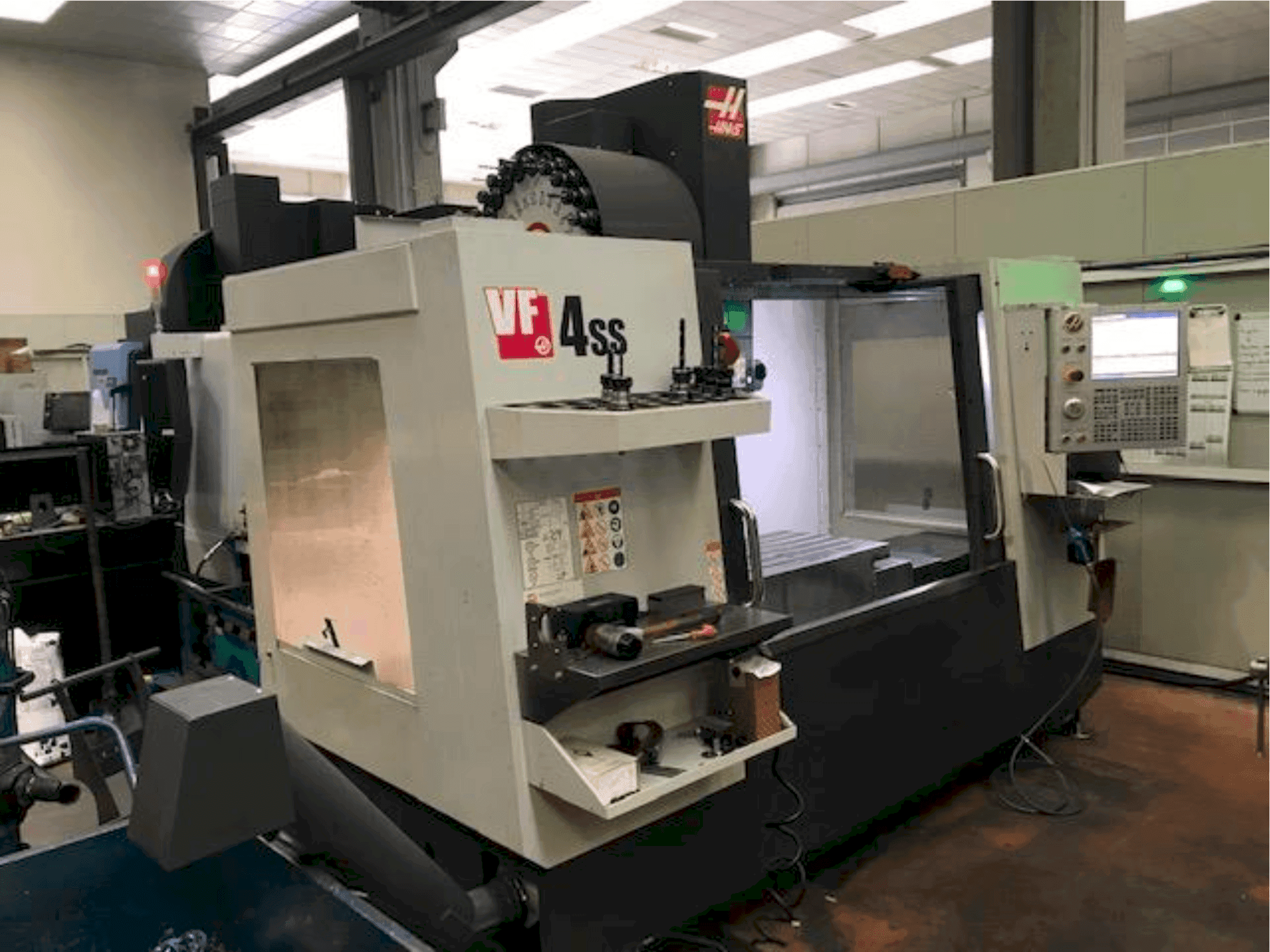 Linke Seitenansicht der HAAS VF 4 SS Maschine