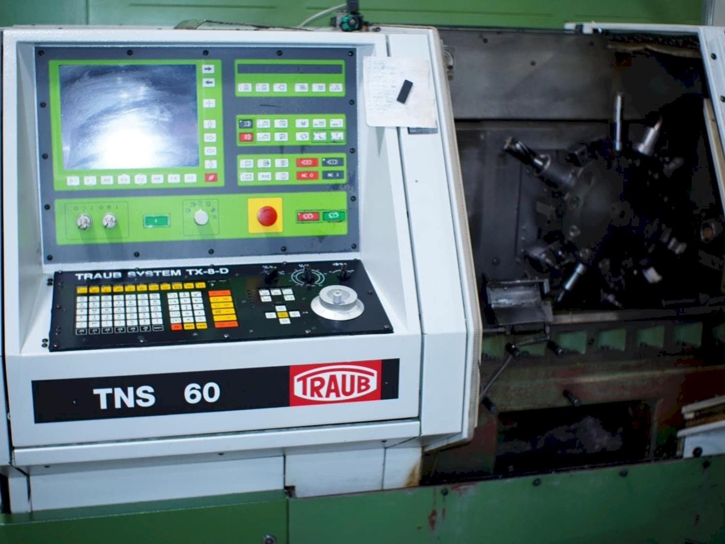 Frontansicht der TRAUB TNS 60  Maschine
