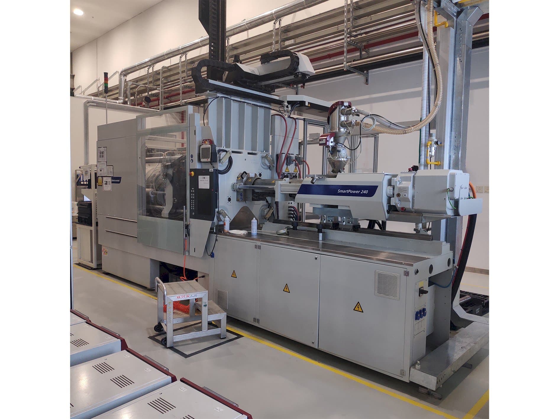 Frontansicht der Battenfeld SmartPower 240-1000 Maschine