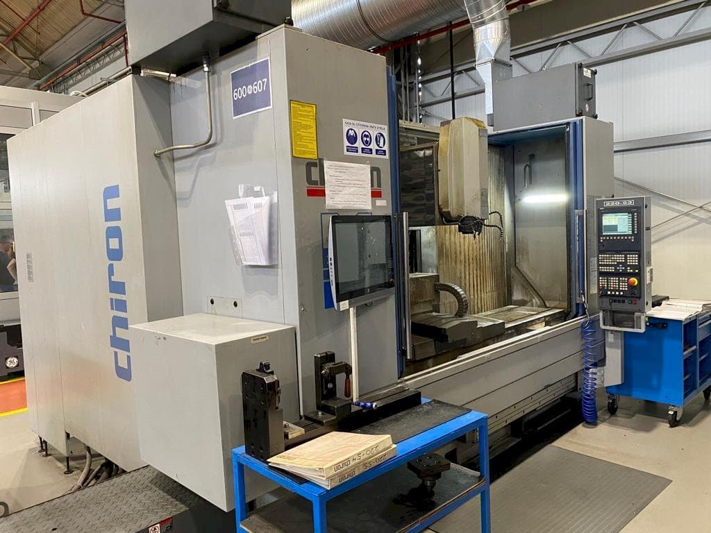 Frontansicht der CHIRON MILL 2000 Maschine