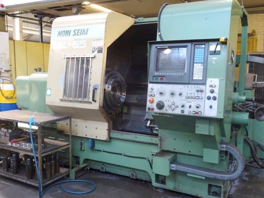 Frontansicht der MORI SEIKI Sl65 Maschine
