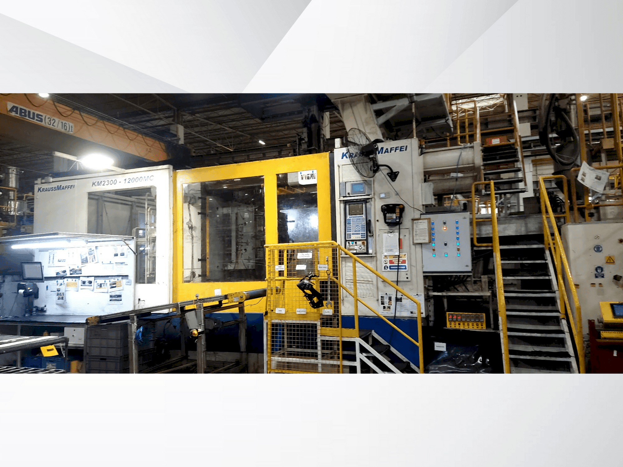 Frontansicht der Krauss Maffei 2300-12000 MC  Maschine