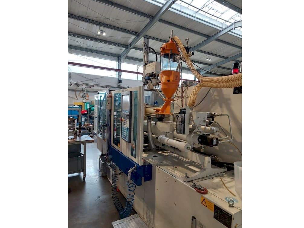 Frontansicht der Krauss Maffei 80-180 CX Maschine
