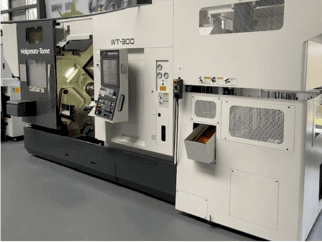 Frontansicht der NAKAMURA WT-300/GR 210 Maschine