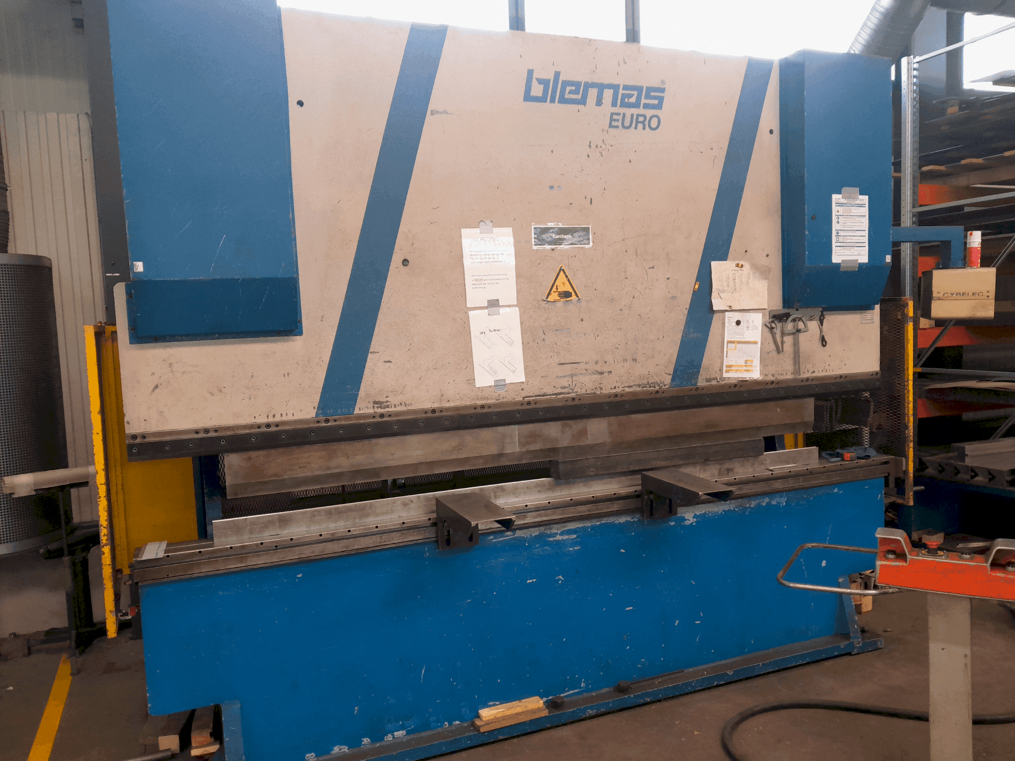 Frontansicht der BLEMAS EURO 160  Maschine