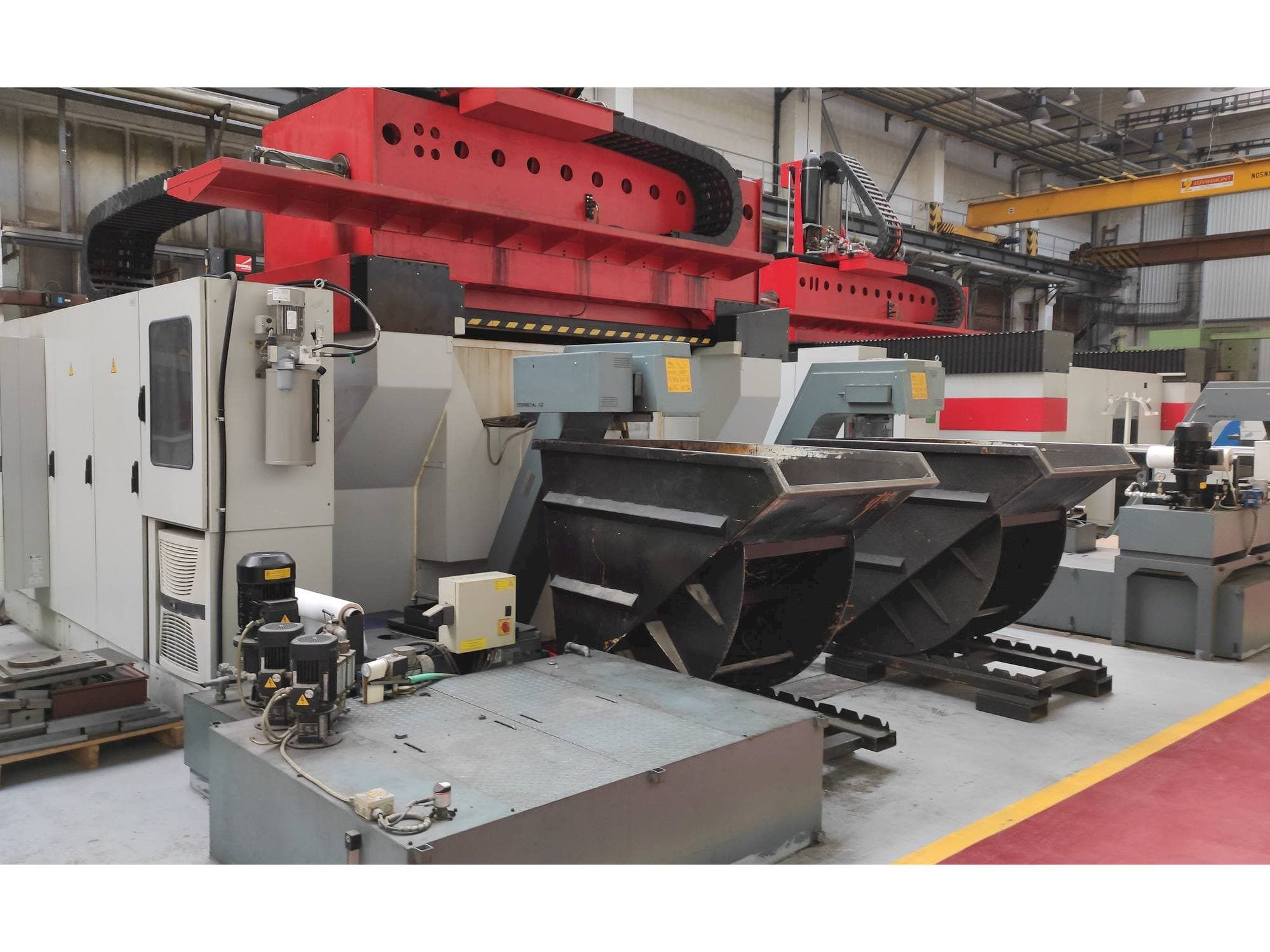 Frontansicht der TRIMILL VU 2313  Maschine