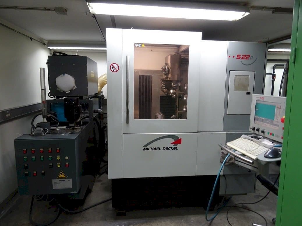 Frontansicht der Michael Deckel S22 P Maschine
