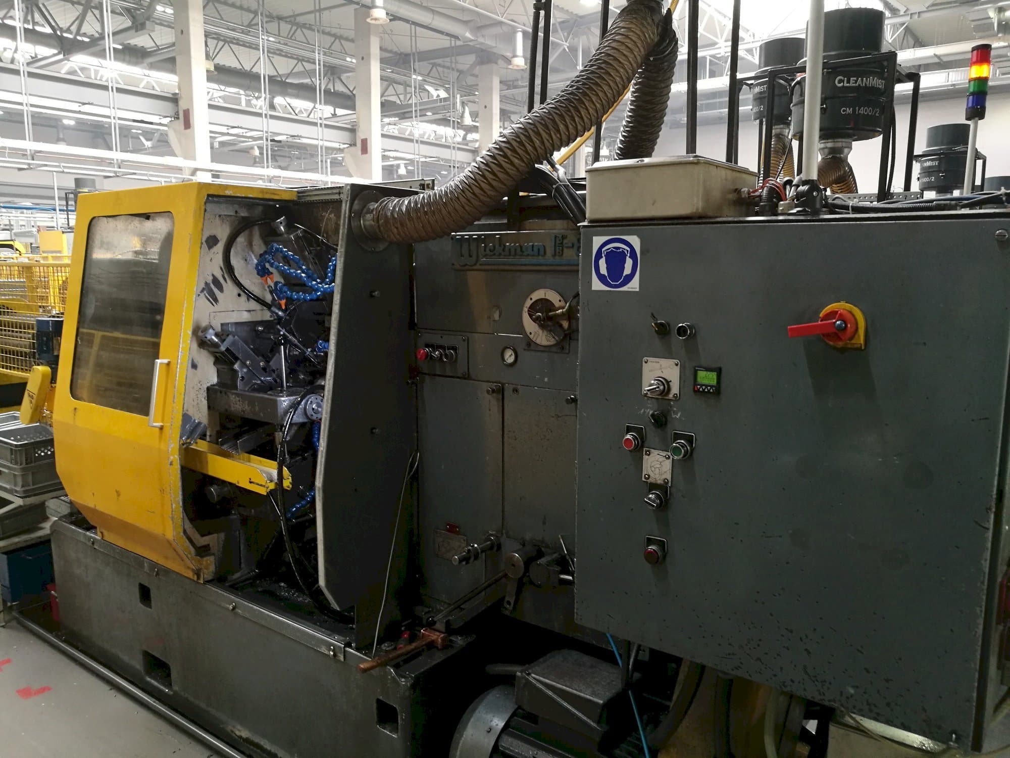 Frontansicht der Wickman 1 3/8"-6 Maschine