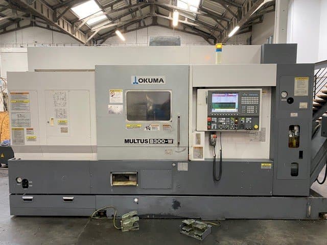 Frontansicht der Okuma MULTUS B300-W Maschine