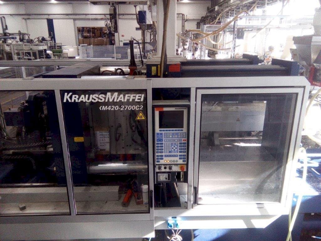 Frontansicht der Krauss Maffei KM 420/2700 C2 Maschine