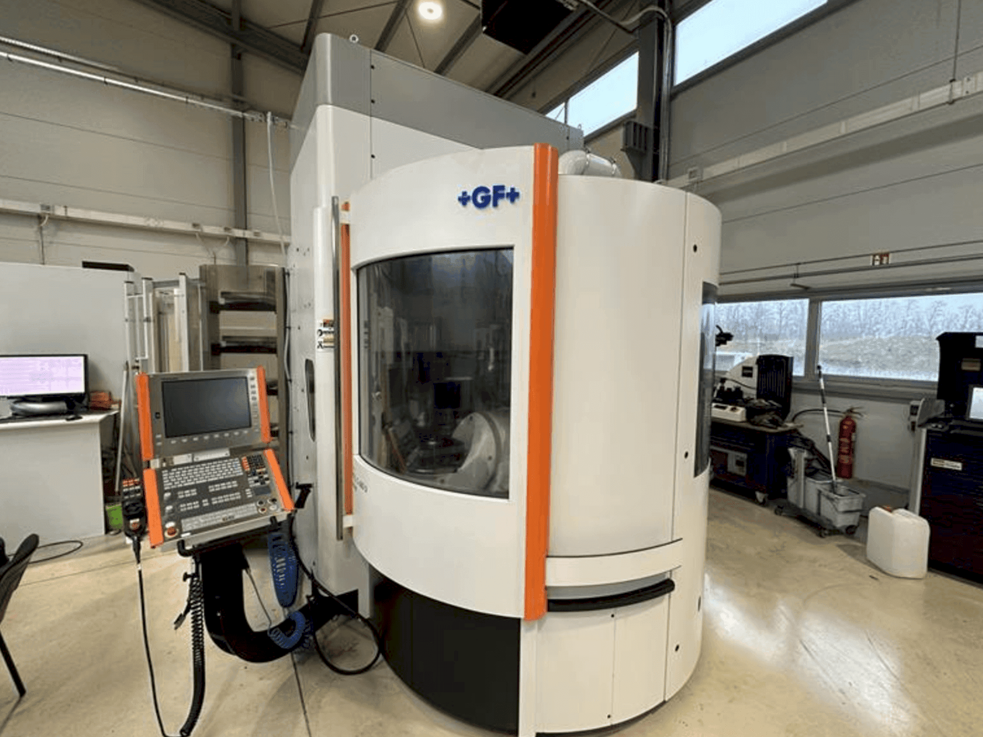 Frontansicht der MIKRON Mill S 600 U Maschine