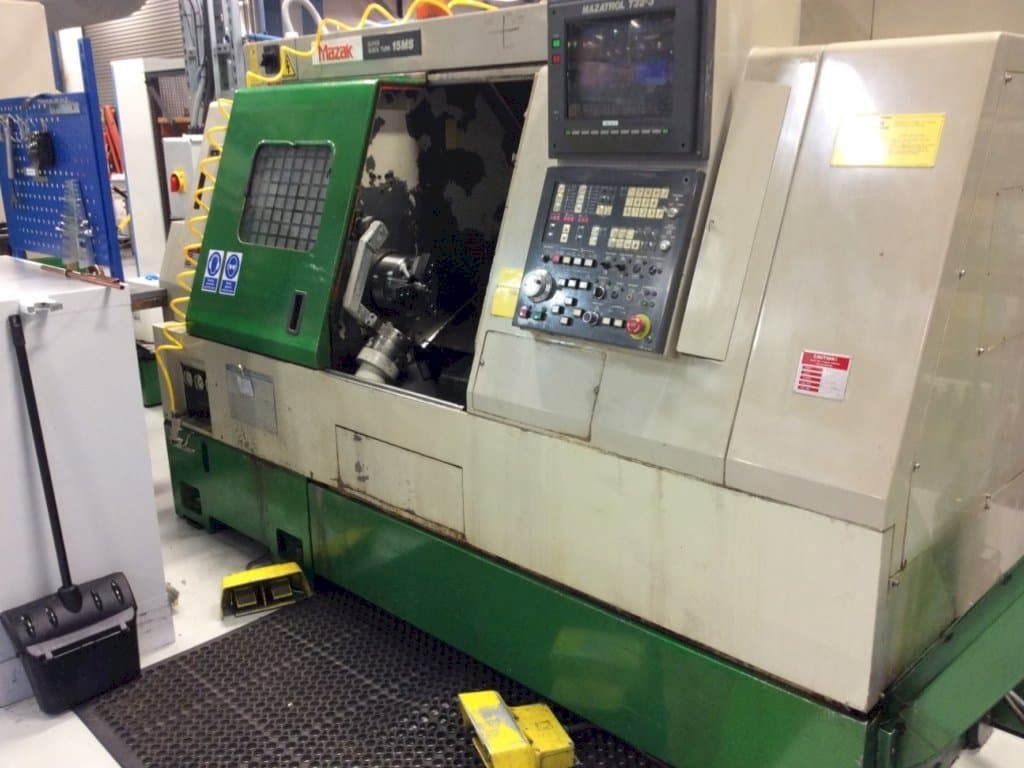 Frontansicht der Mazak Super QuickTurn 15MS Maschine