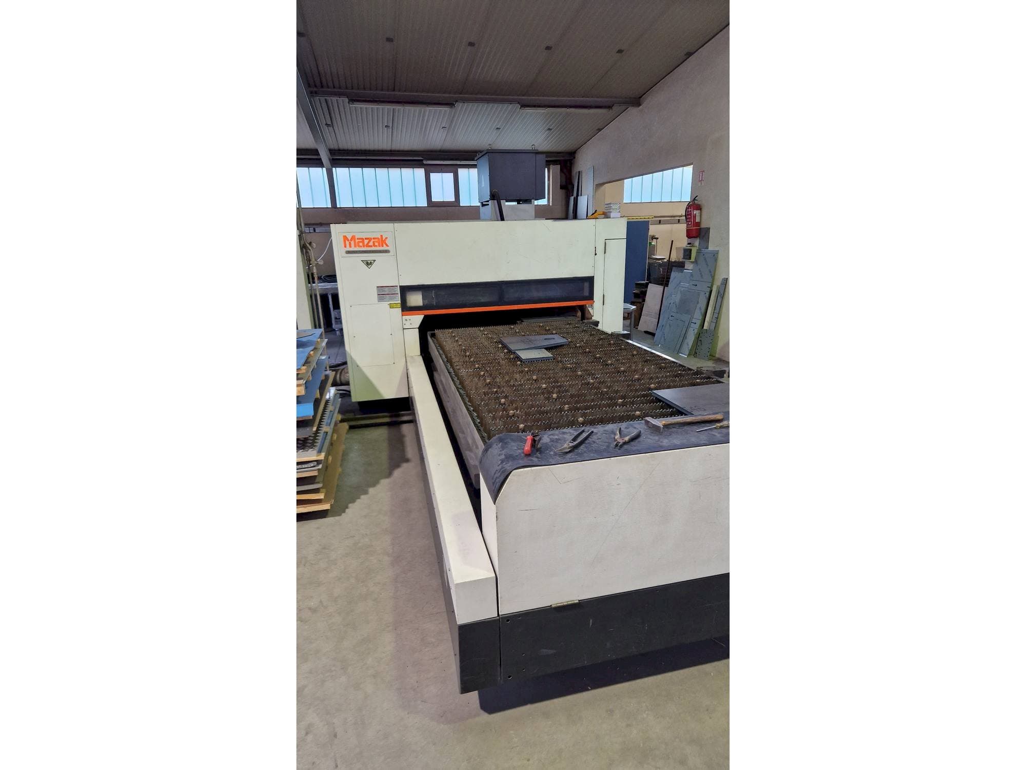 Frontansicht der Mazak Super Turbo-X510 Mk III G Maschine