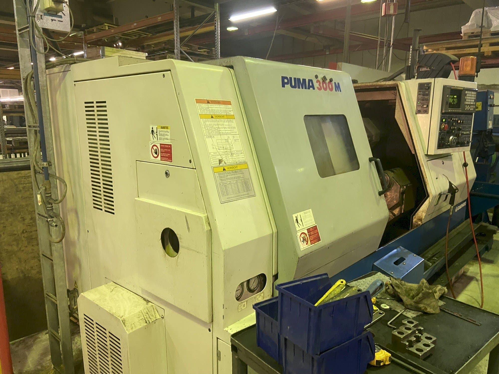 Frontansicht der DAEWOO Puma 300 M Maschine