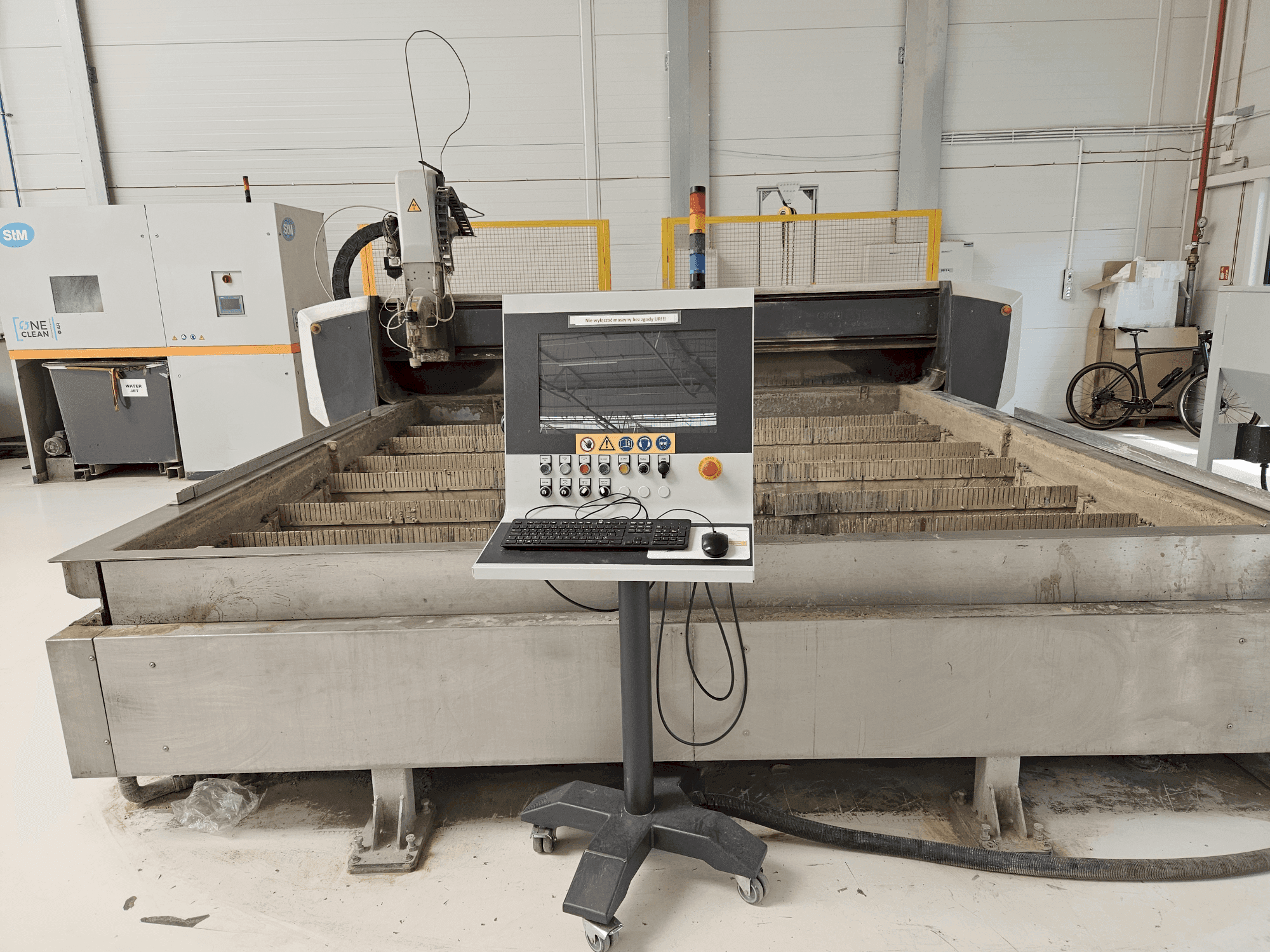 Frontansicht der STM WS3030 Wanne 4.2 Maschine