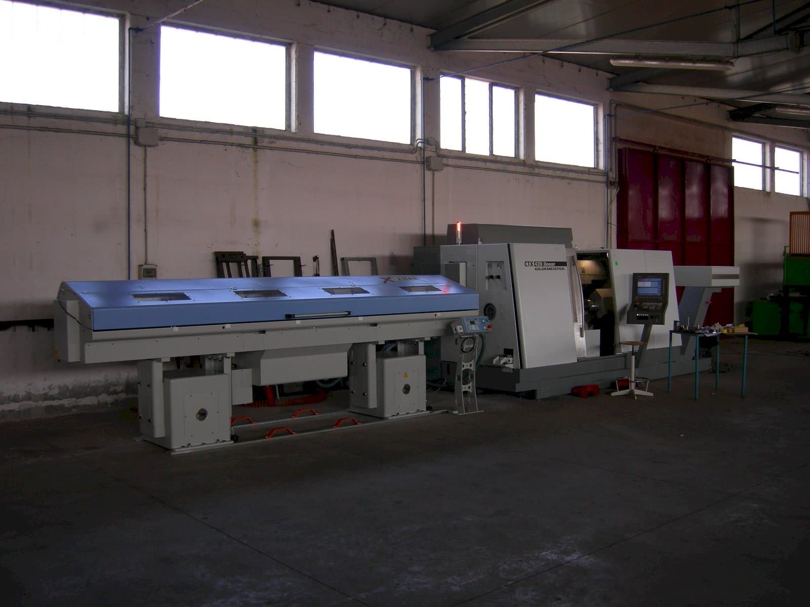 Frontansicht der Gildemeister CTX 420 V6 linear Maschine