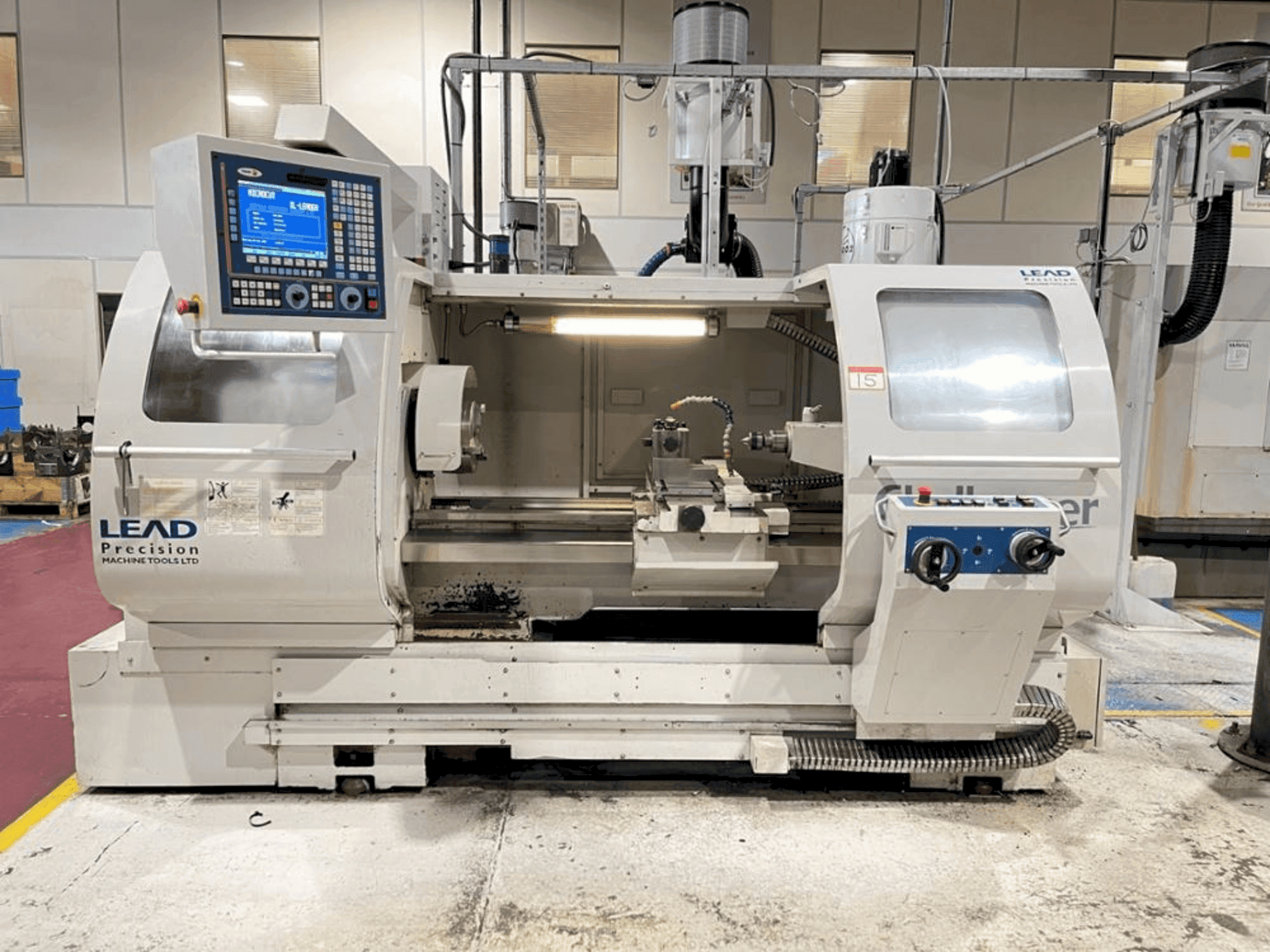 Frontansicht der MICROCUT Challenger BNC-1840 Maschine