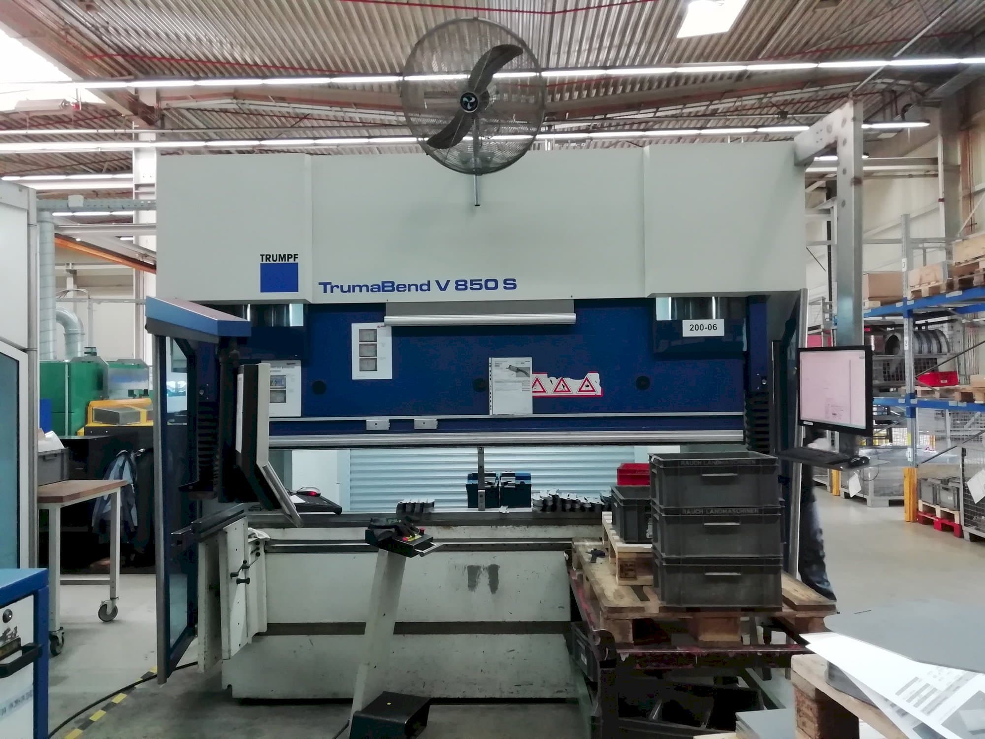 Frontansicht der Trumpf TrumaBend V 850 S Maschine