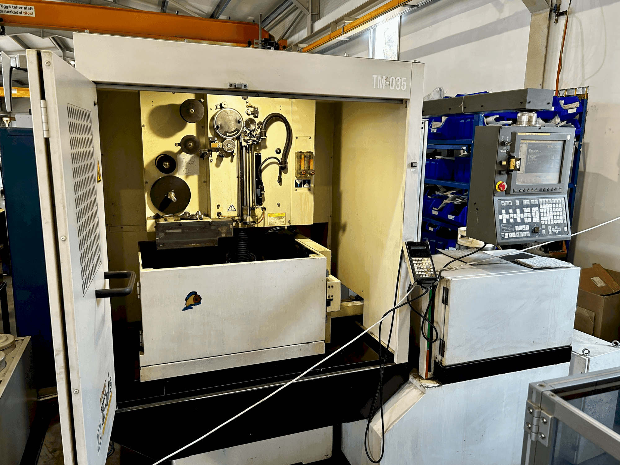 Frontansicht der FANUC Robocut α-0iB Maschine