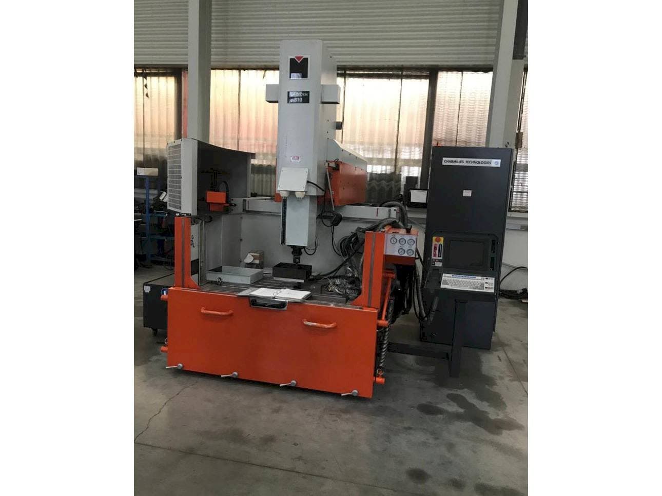 Frontansicht der CHARMILLES ROBOFORM 810 Maschine