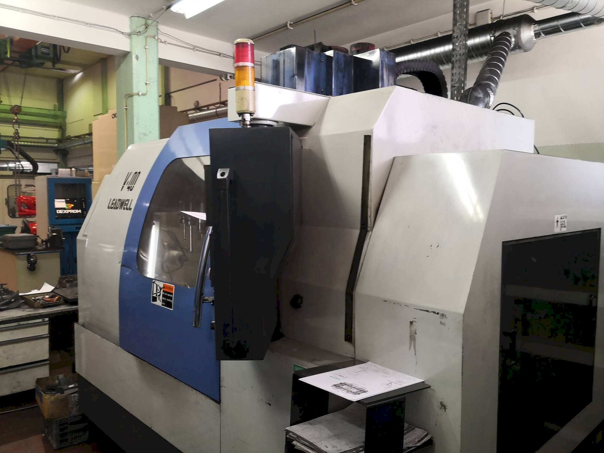 Frontansicht der Leadwell V-40  Maschine