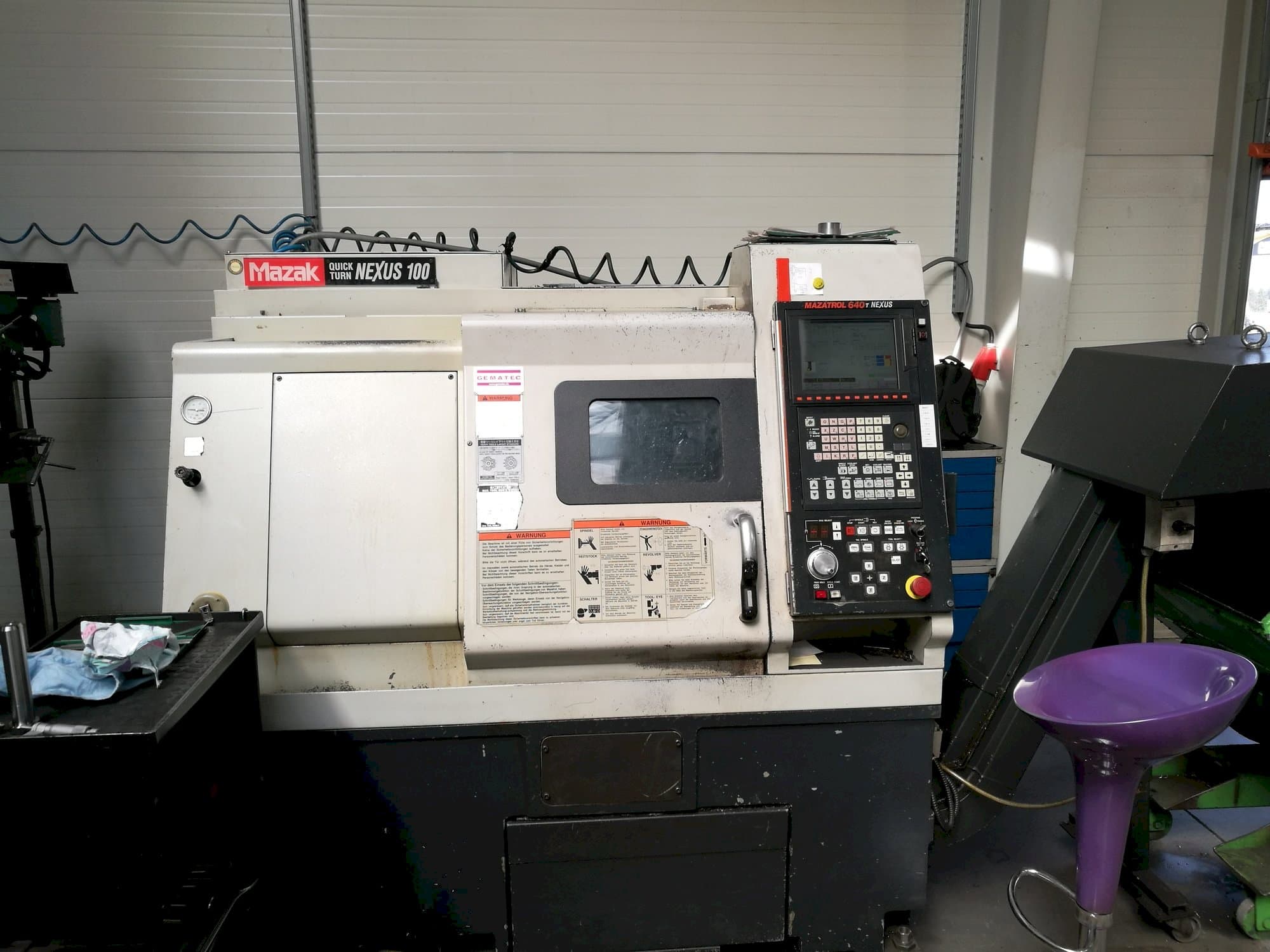Frontansicht der Mazak QT NEXUS 100 Maschine
