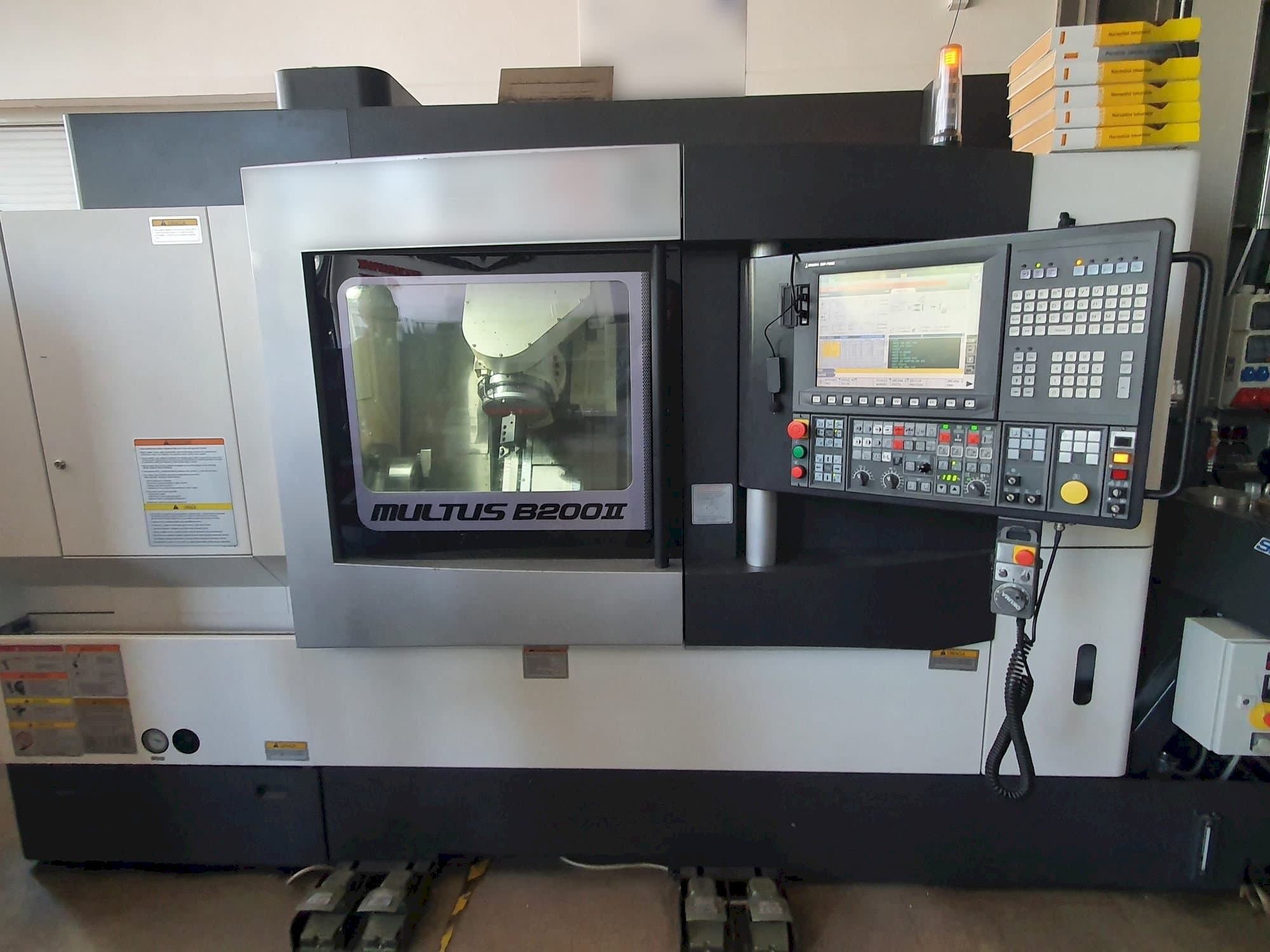 Frontansicht der Okuma MULTUS B200II CX750  Maschine