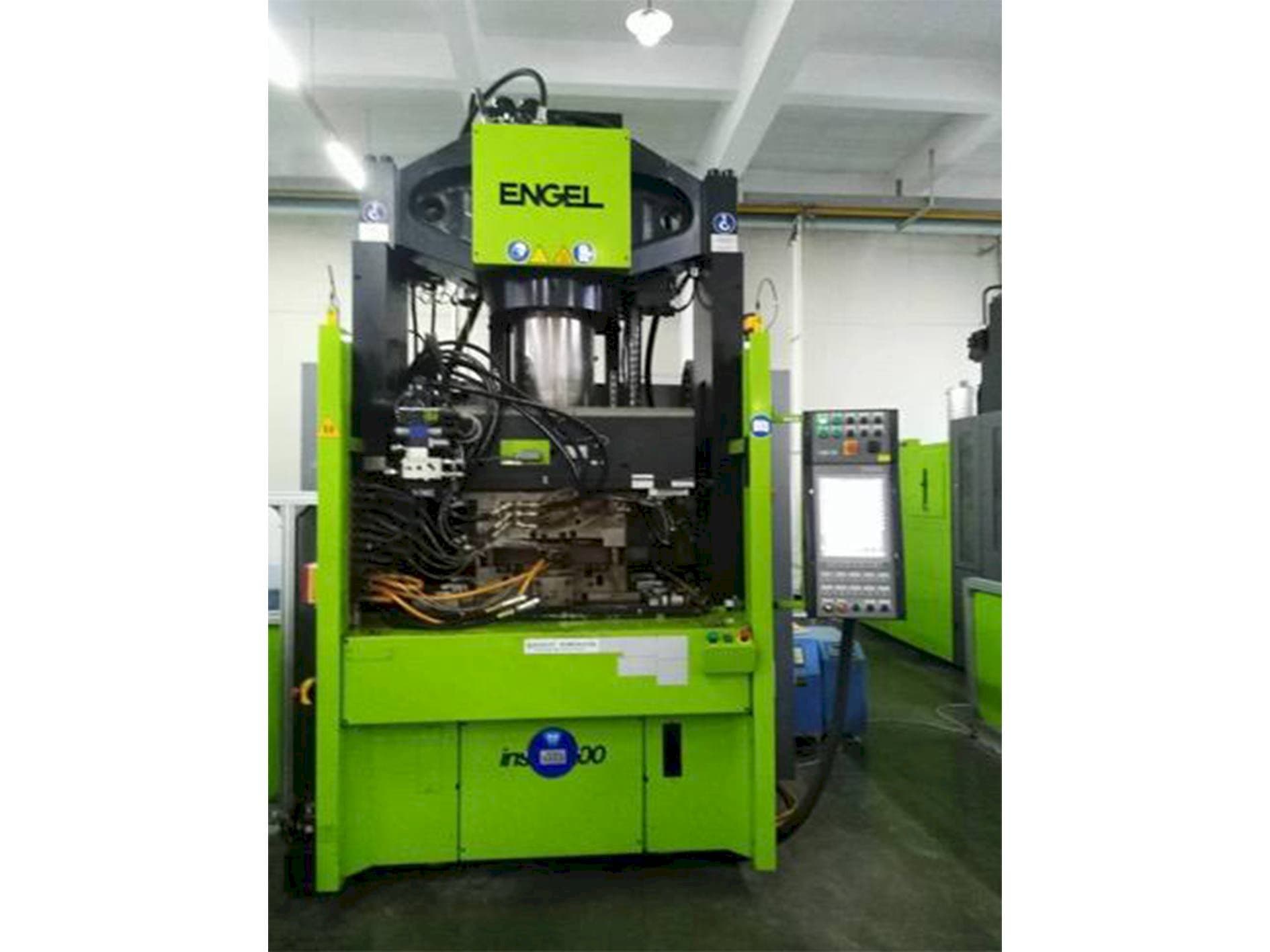Frontansicht der ENGEL insert 2550H/200 with MuCell Maschine