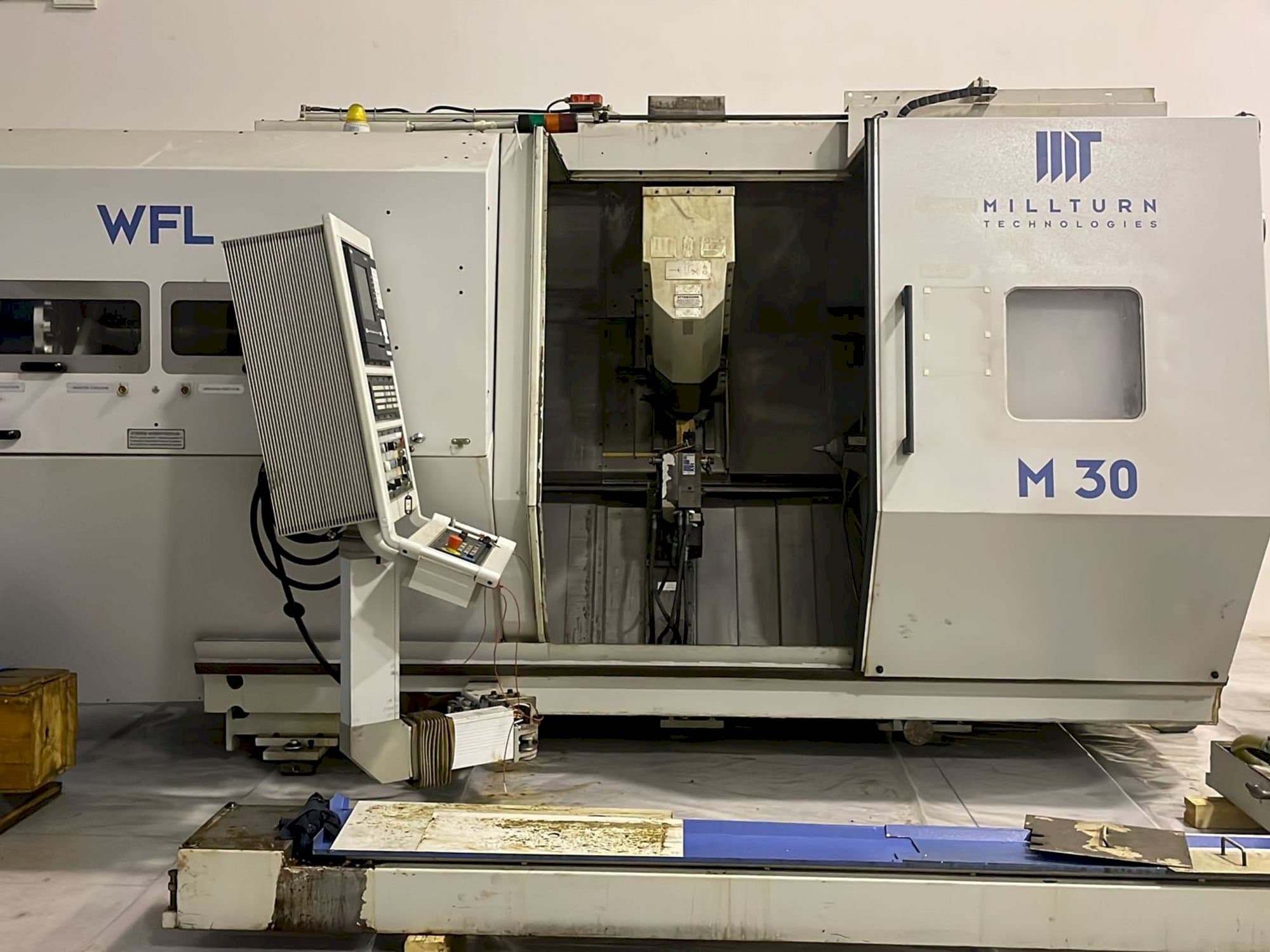 Frontansicht der WFL Millturn M30 Maschine