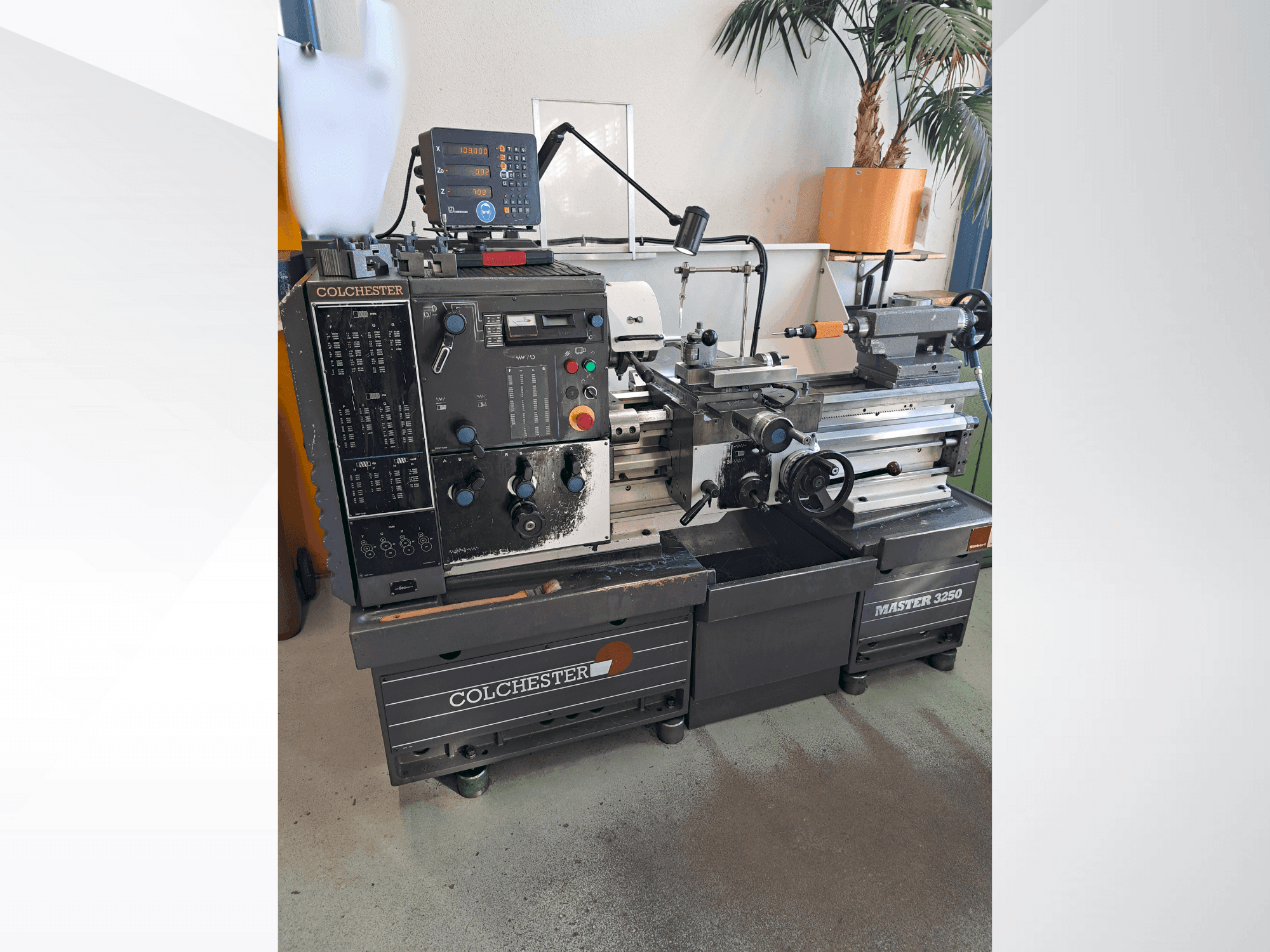 Frontansicht der Colchester Master 3250  Maschine