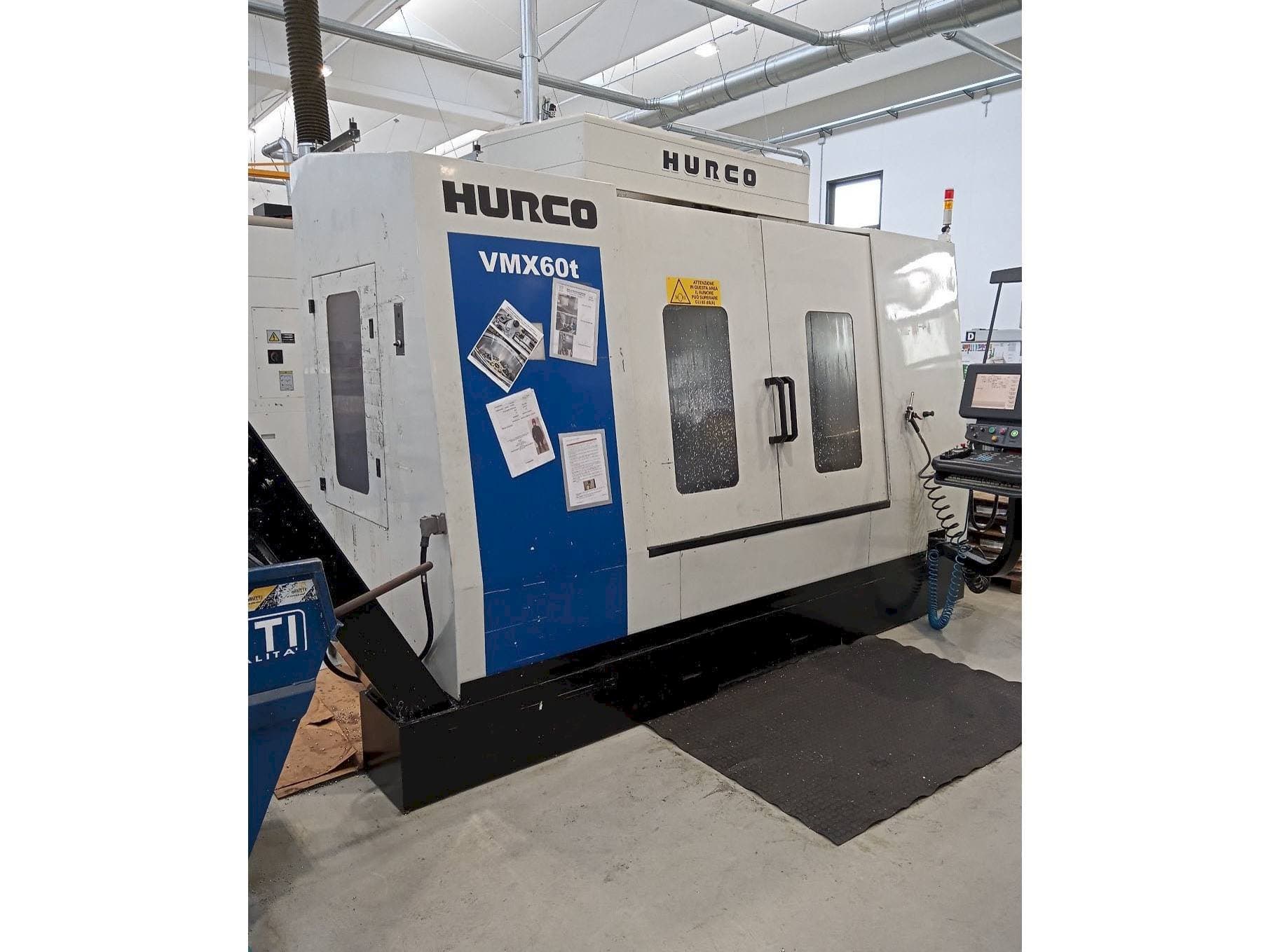 Frontansicht der Hurco VMX 60T Maschine