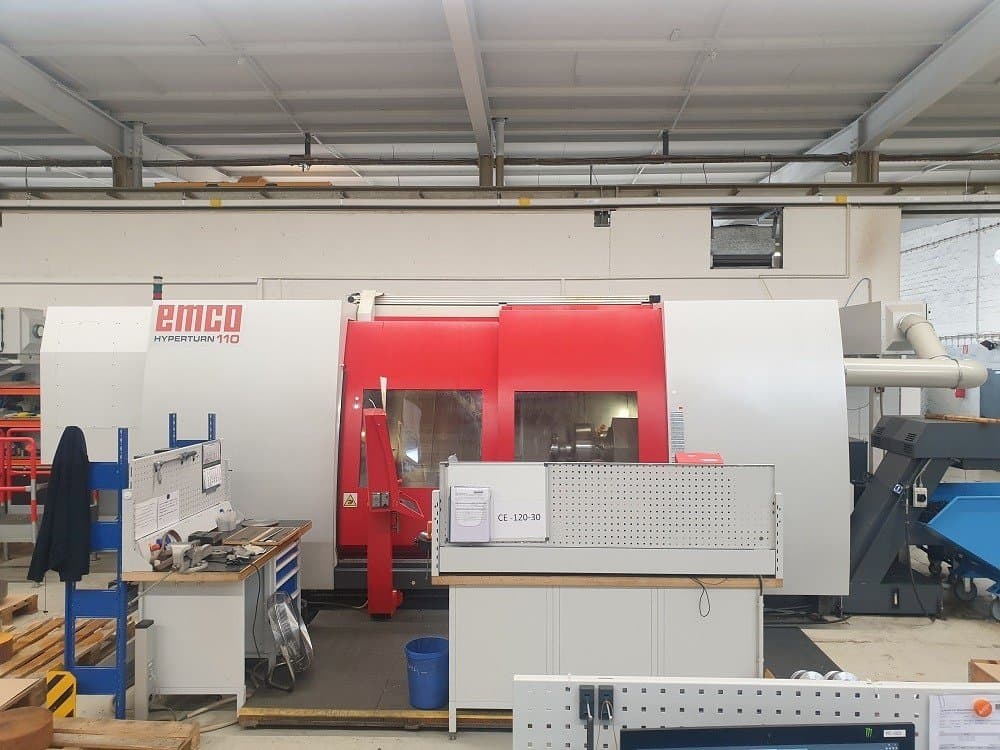 Frontansicht der EMCO Hyperturn 110 Maschine