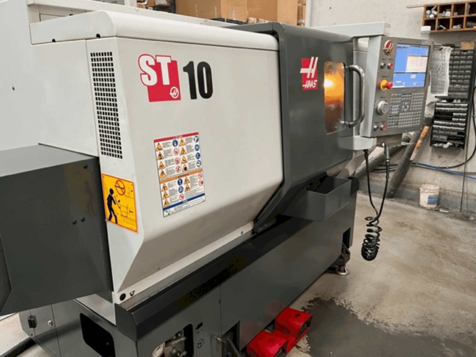 Frontansicht der HAAS ST 10 Maschine