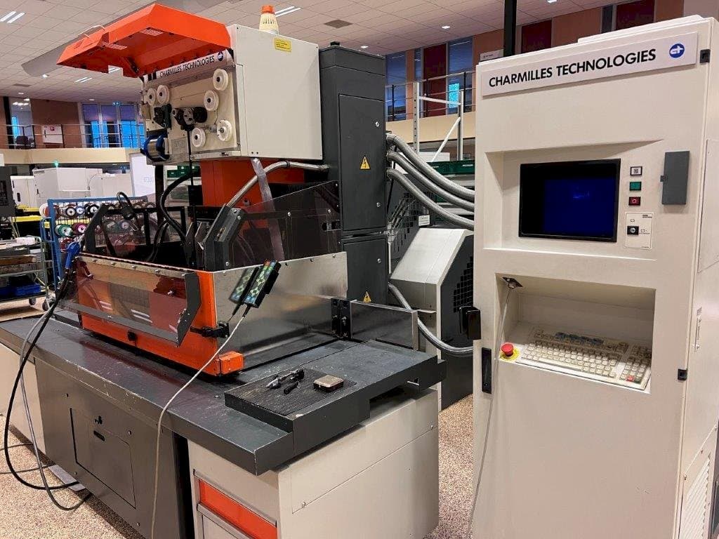 Frontansicht der CHARMILLES Robofil FI6020 CSL2 Maschine