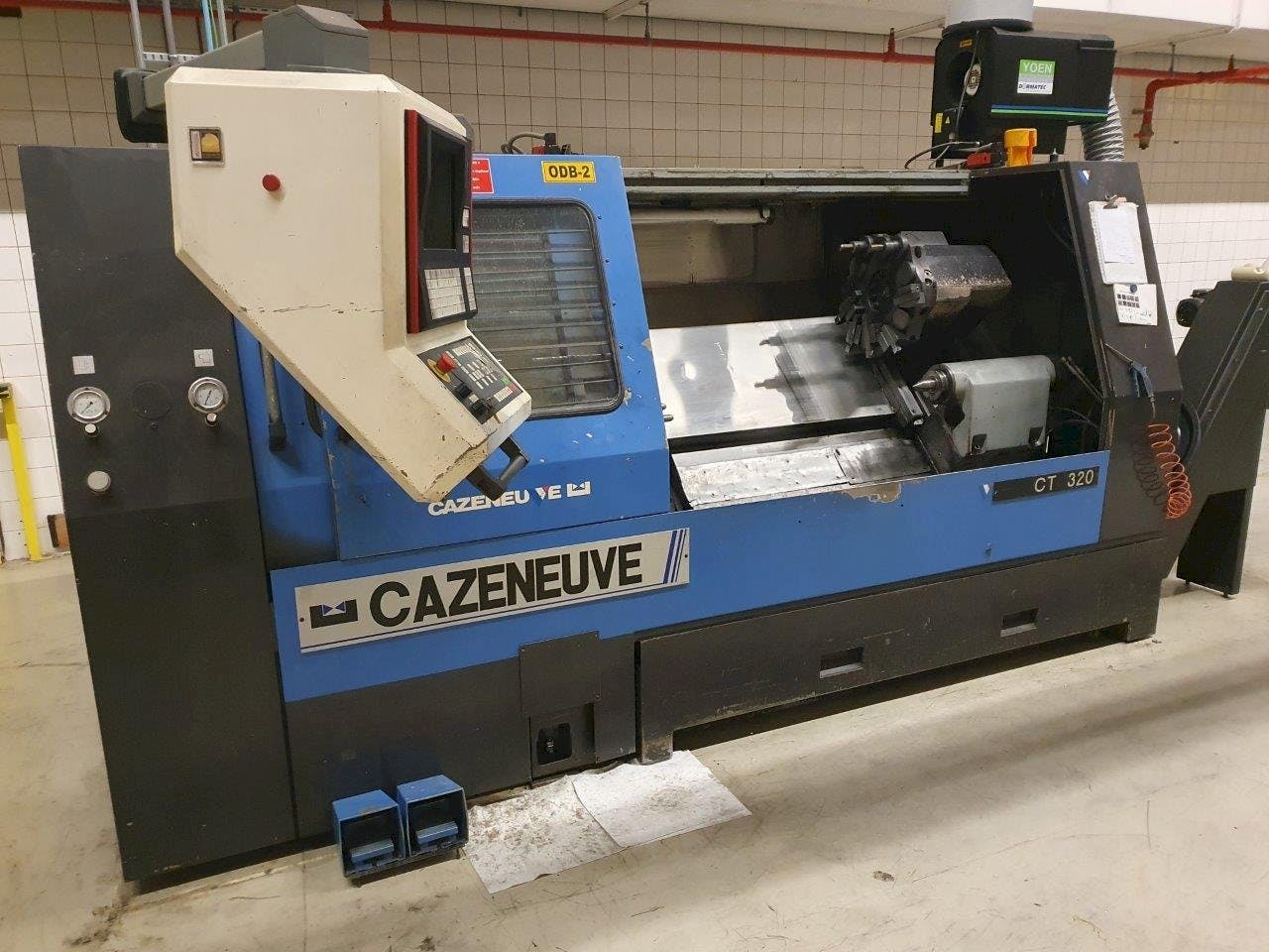 Frontansicht der CAZENEUVE  CT320  Maschine