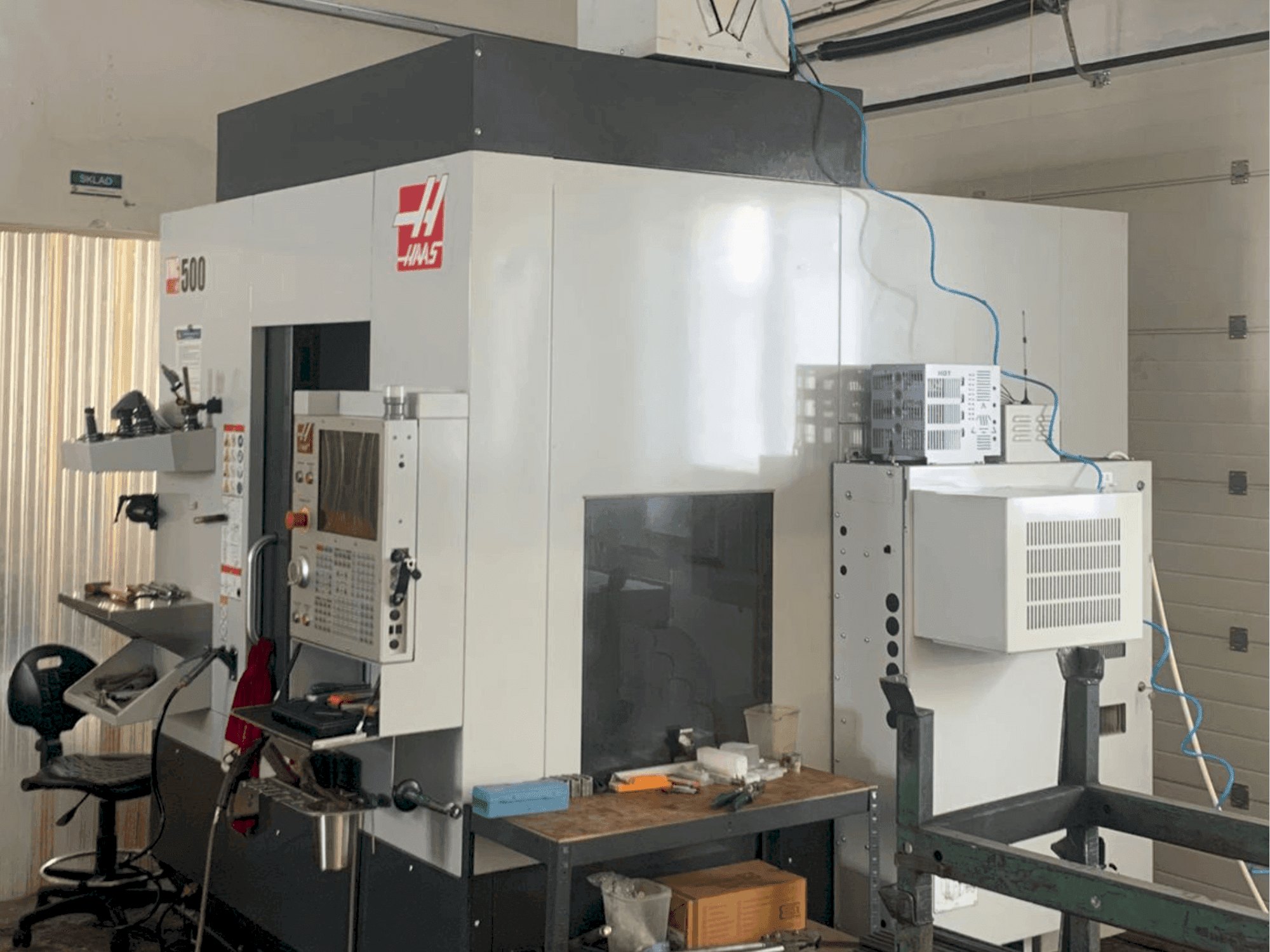 Frontansicht der HAAS UMC 500 Maschine